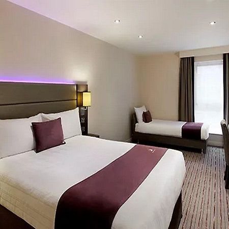 Premier Inn Premier Inn Silverstone Syresham ภายนอก รูปภาพ