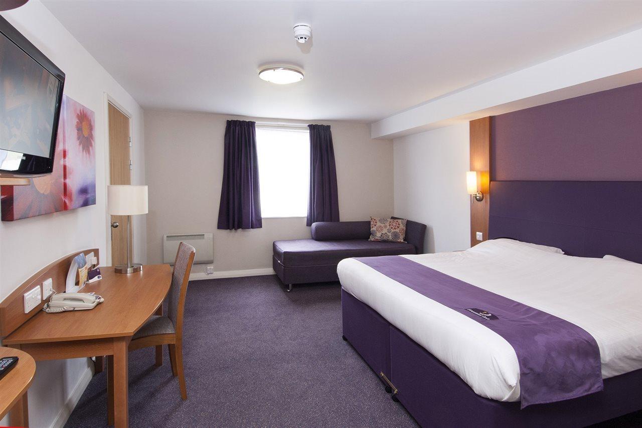 Premier Inn Premier Inn Silverstone Syresham ภายนอก รูปภาพ
