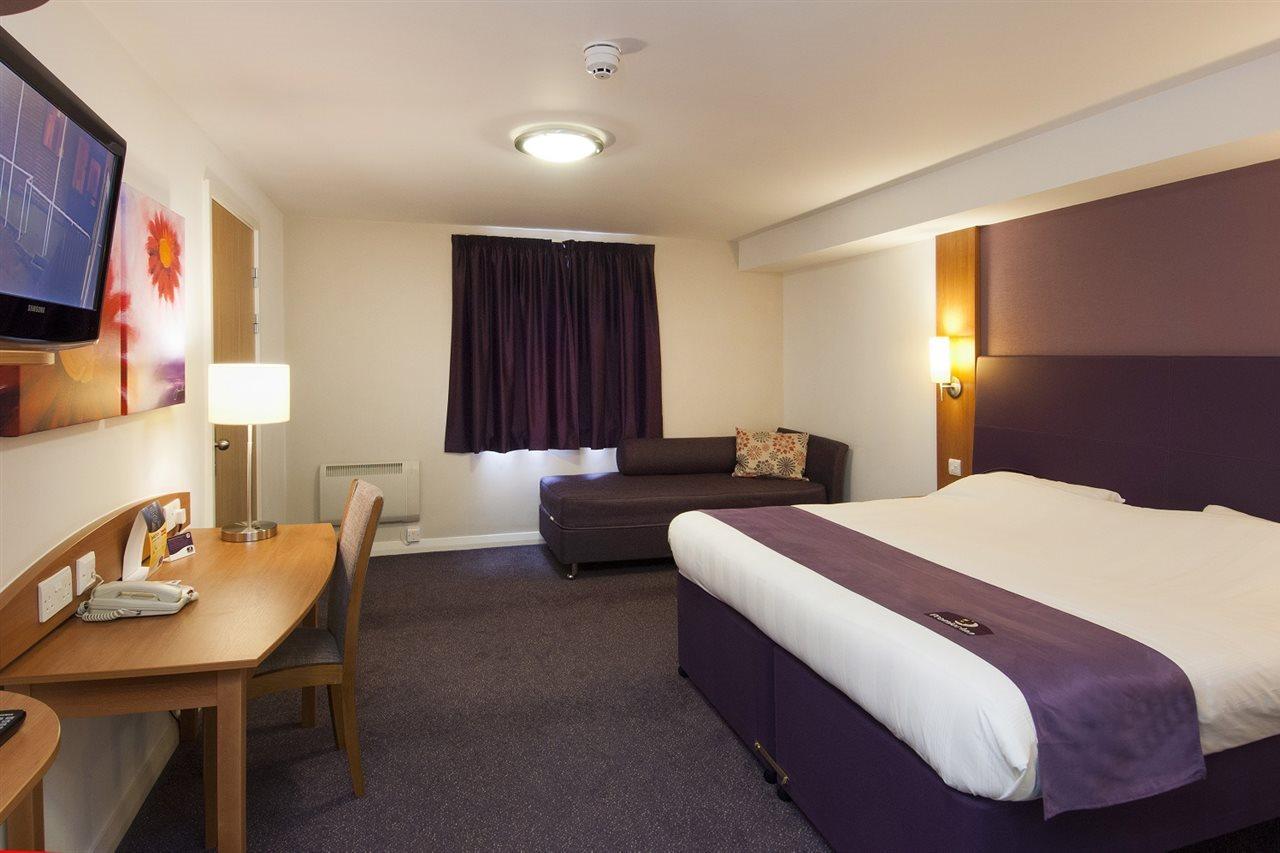 Premier Inn Premier Inn Silverstone Syresham ภายนอก รูปภาพ