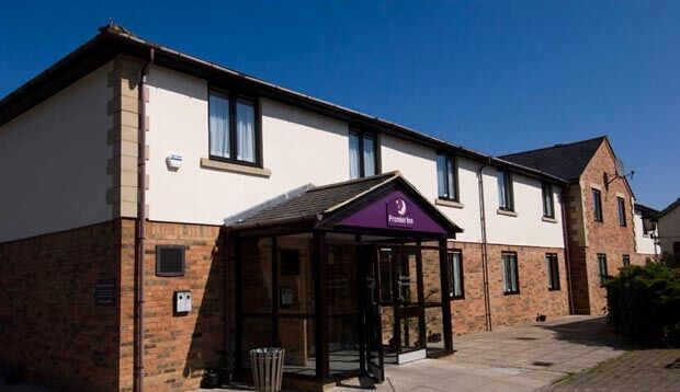 Premier Inn Premier Inn Silverstone Syresham ภายนอก รูปภาพ